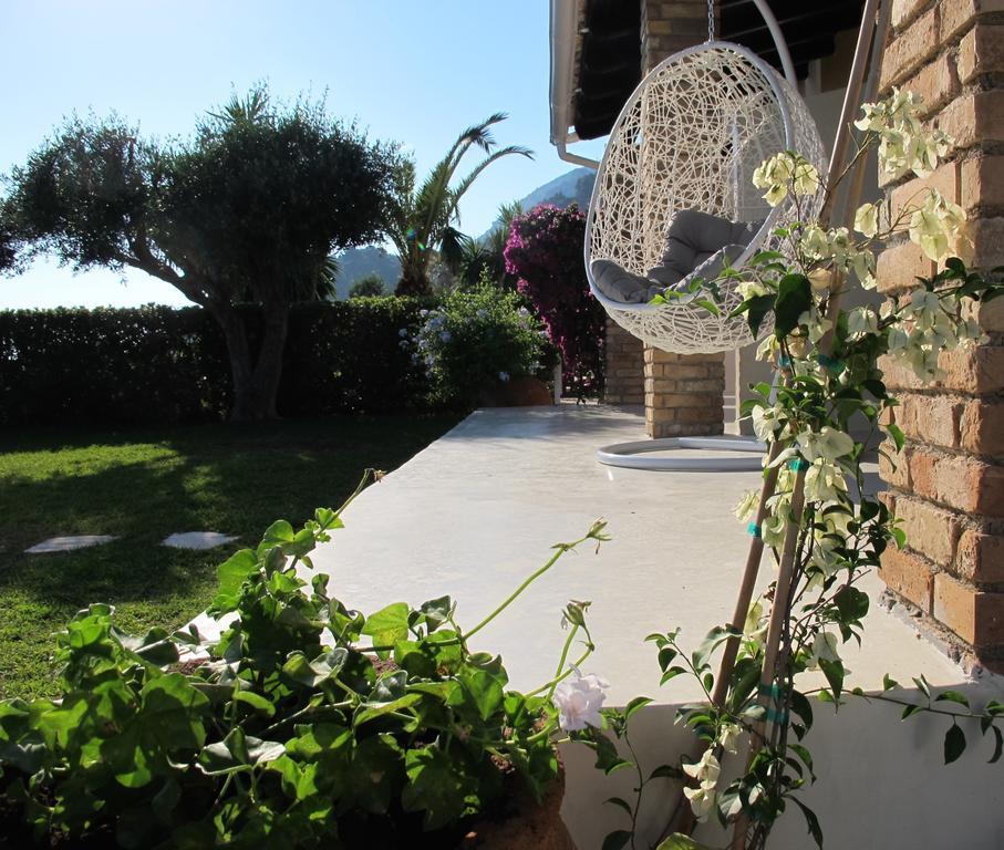 Seafront Calista Beach House With Garden Glifáda Kültér fotó