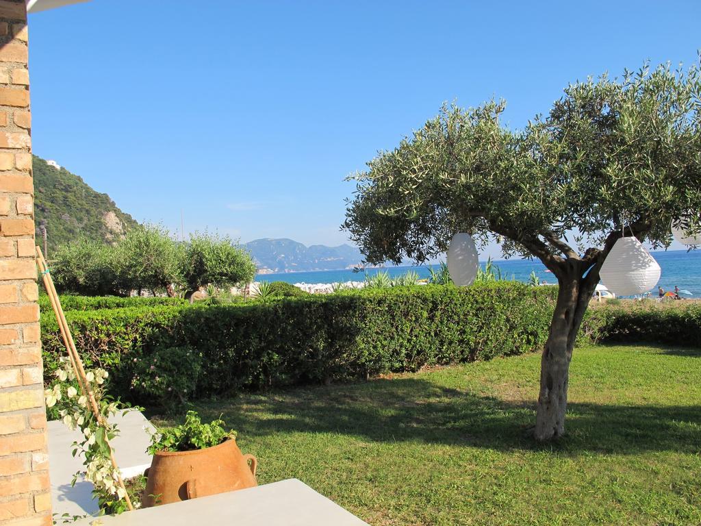 Seafront Calista Beach House With Garden Glifáda Kültér fotó