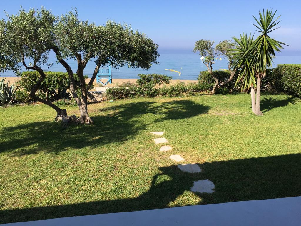 Seafront Calista Beach House With Garden Glifáda Kültér fotó