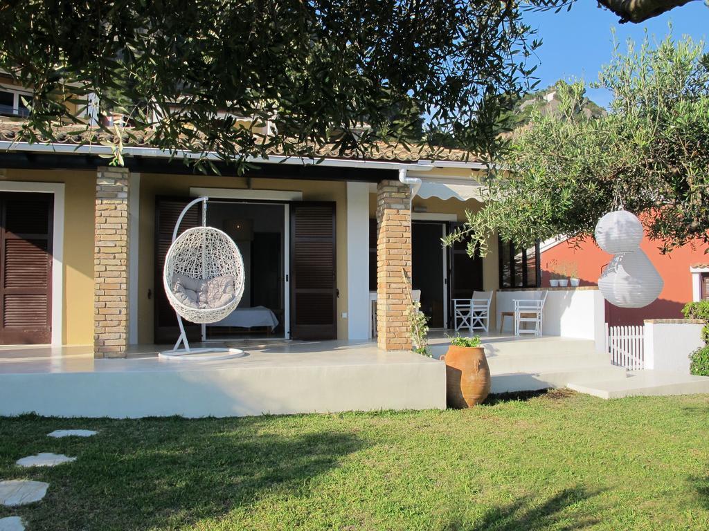 Seafront Calista Beach House With Garden Glifáda Kültér fotó