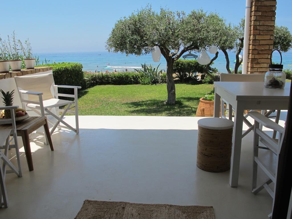 Seafront Calista Beach House With Garden Glifáda Kültér fotó