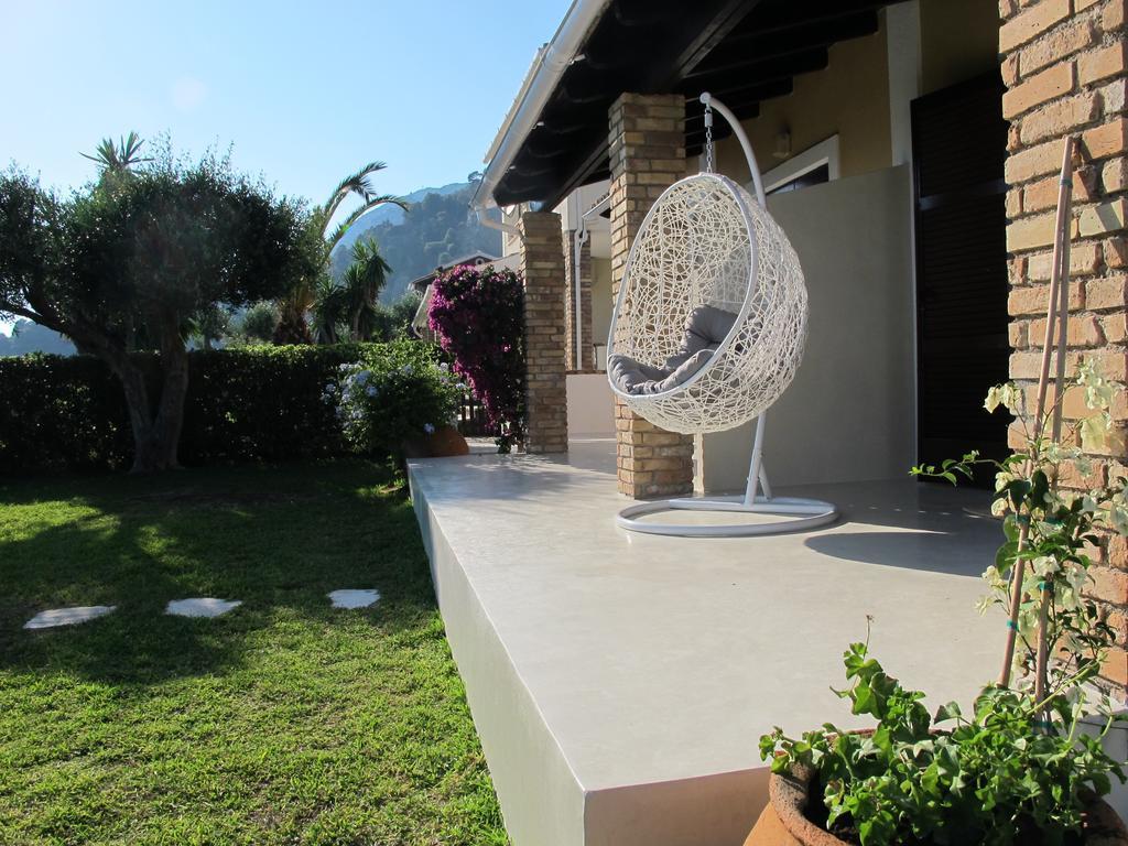 Seafront Calista Beach House With Garden Glifáda Kültér fotó