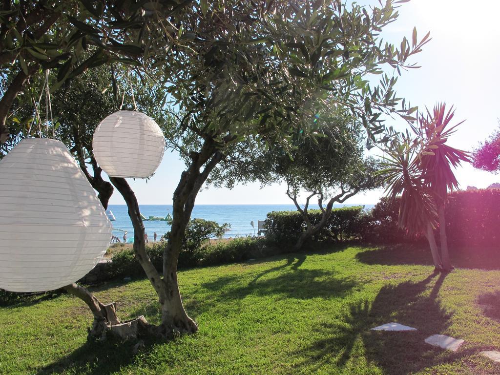 Seafront Calista Beach House With Garden Glifáda Kültér fotó