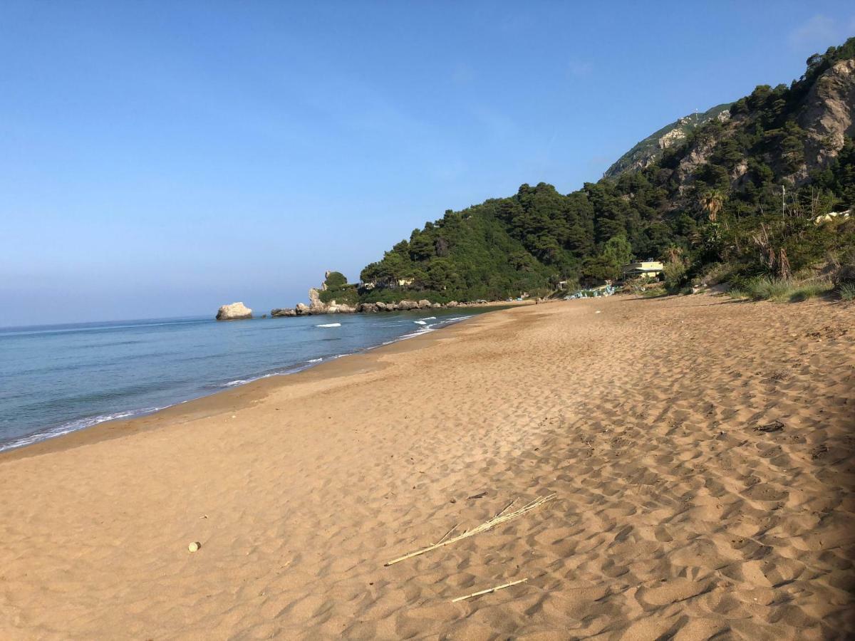 Seafront Calista Beach House With Garden Glifáda Kültér fotó
